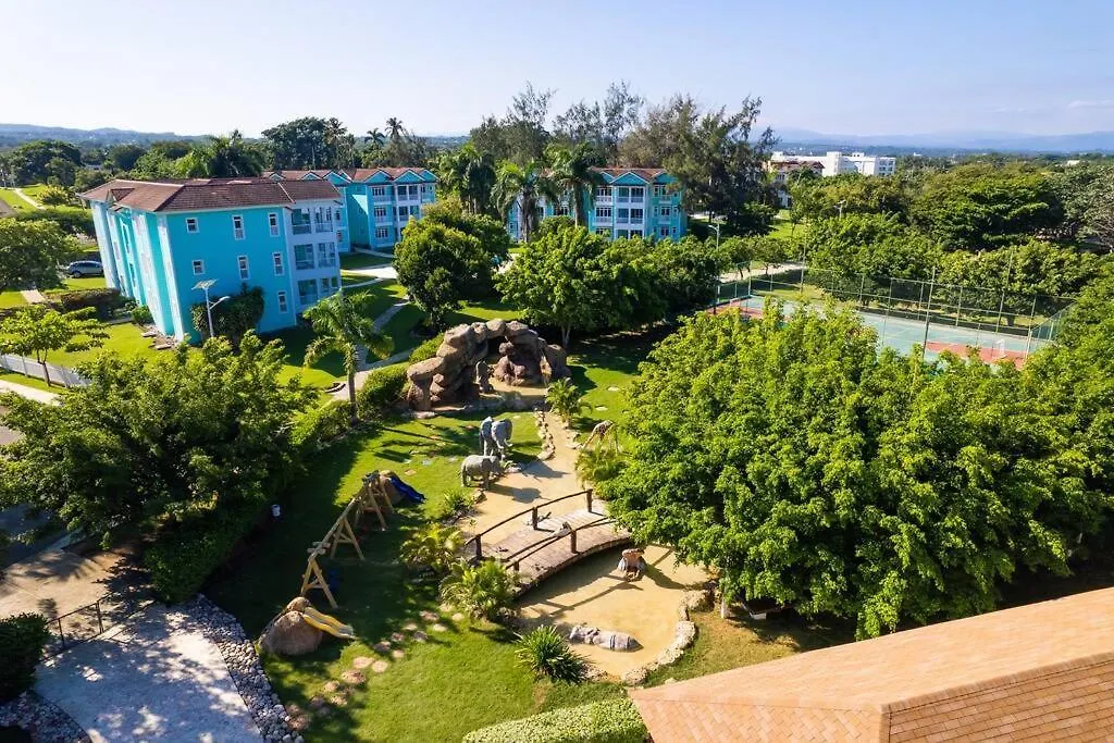 Condo Justin Laguna del Higuero